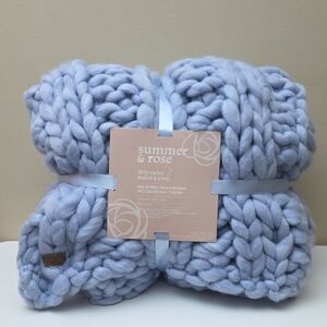 Summer & Rose Soft Blue Chunky Knit Blanket